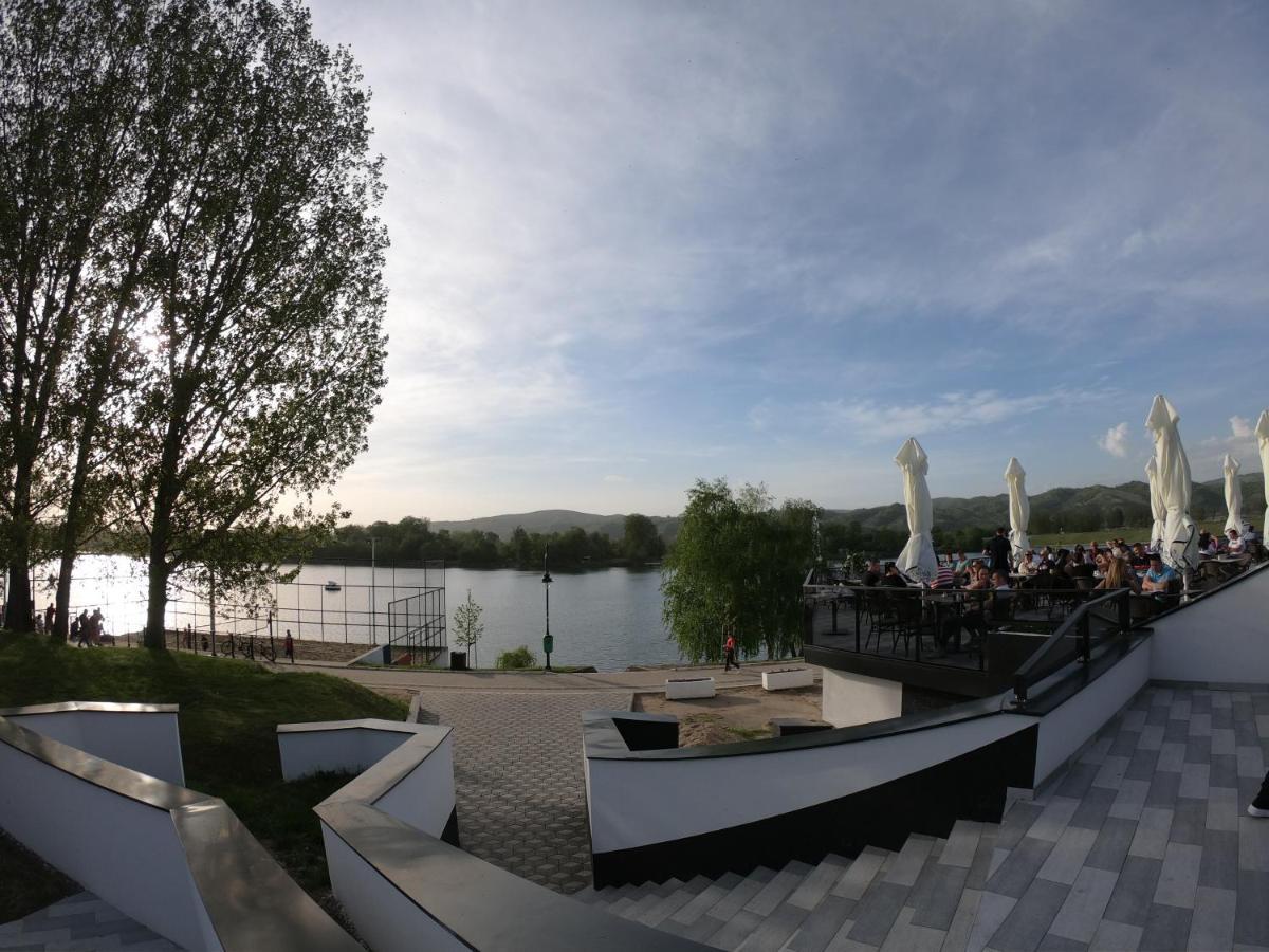 Отель Prenociste Srebrno Jezero Велико-Градиште Экстерьер фото